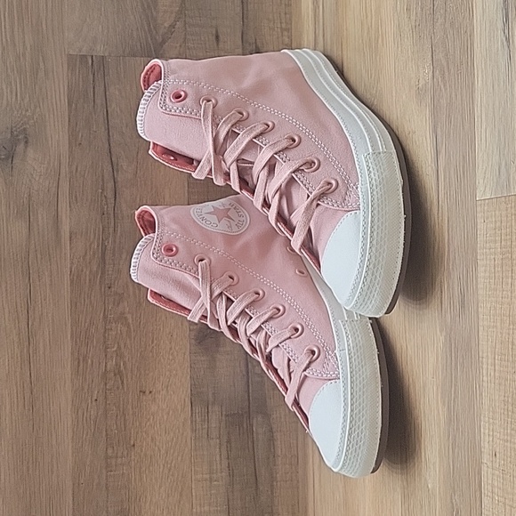 Converse Shoes - Converse high top Brand new.